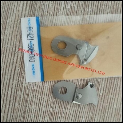 PARTI INDUSTRIALI DI MACHINE DI CUSTO DALLA CINA, Guida per il foro dell'ago, coltello di movimento, piede di raccolta con bottone grande codice HS:84529099