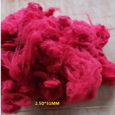 fibra di graffetta di poliestere riciclata rossa luminosa solida di colore di 2.5Dtex*51mm per materiale di riempimento, tessuto non tessuto, filante