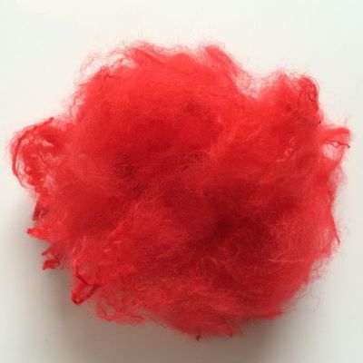 lo stimolante di 3Dx32MM ha tinto la fibra di graffetta di poliestere riciclata rossa per pelliccia falsa artificiale