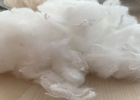 Materia prima del poliestere bianco crudo luminoso di 1.5dtex×38mm per la fabbricazione del filato del guanto
